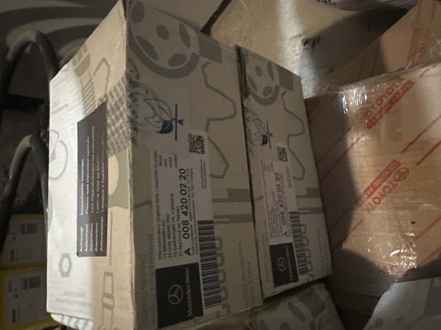 Колодки передні A0084200220 MERCEDES