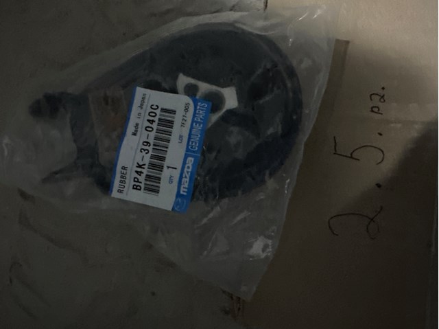Задня подушка двигуна BP4K39040C MAZDA