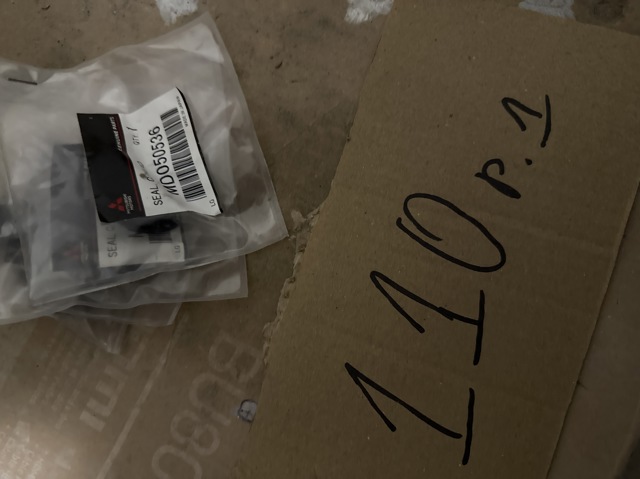 Прокладка клапанної кришки двигуна, задній сегмент MD050536 MITSUBISHI