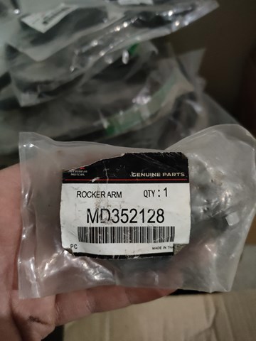 Коромисло клапана (рокер), випускний MD352128 MITSUBISHI