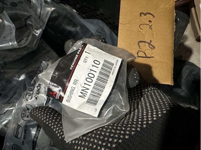 Сайлентблок заднього поперечного важеля, внутрішній MN100110 MITSUBISHI