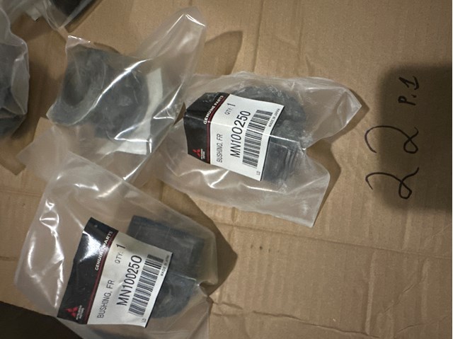 Втулка переднього стабілізатора MN100250 MITSUBISHI