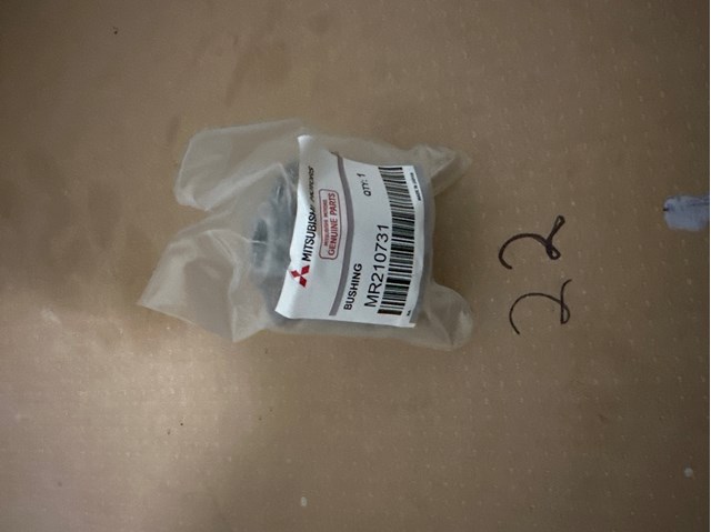 Сайлентблок заднього поздовжнього важеля, передній MR210731 MITSUBISHI