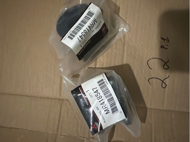 Гумка заднього стабілізатора MR418547 MITSUBISHI