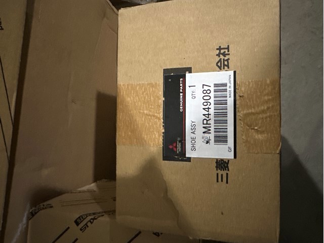 Колодки гальмові задні, барабанні MR449087 MITSUBISHI