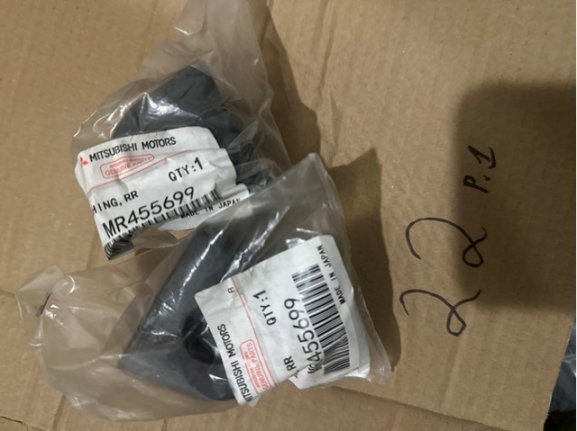 Втулка стабілізатора переднього MR455699 MITSUBISHI