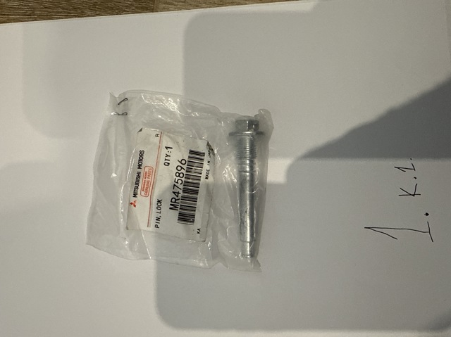 Напрямна супорта заднього, нижня MR475896 MITSUBISHI