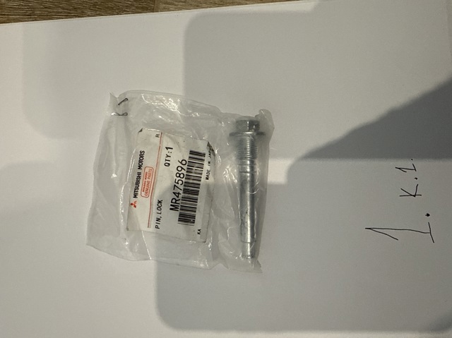 Напрямна супорта заднього, нижня MR475896 MITSUBISHI