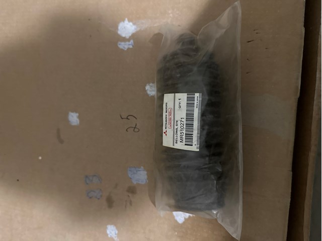 Пильник рульової рейки лівий MR510271 MITSUBISHI