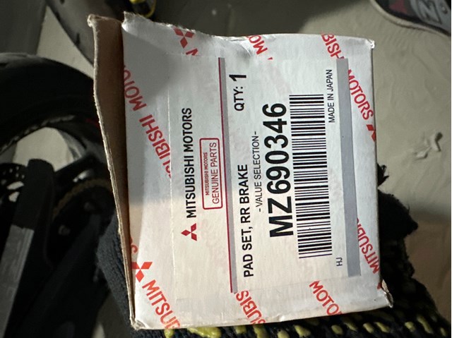 Задні дискові колодки MZ690346 MITSUBISHI