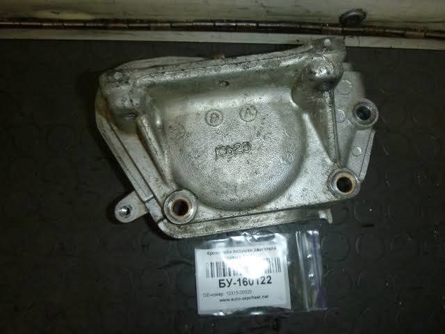 Кронштейн подушки (опори) двигуна, правої 1231520020 TOYOTA