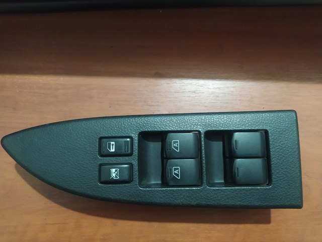 Кнопки заднього лівого склопід'ємника 254017Y010 NISSAN