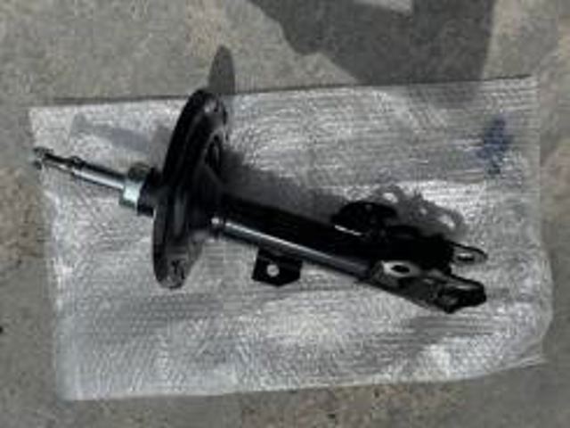 Ліва передня стійка 4852039455 TOYOTA