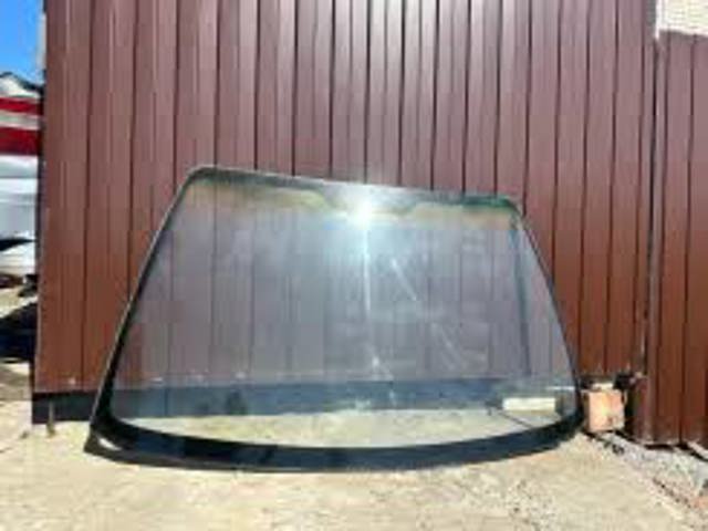 Переднє скло 5610105030 TOYOTA