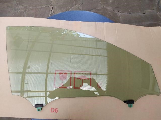 Скло передніх дверей, правих 6810133130 TOYOTA