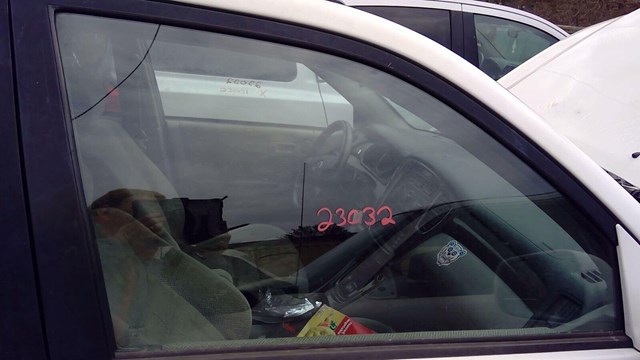 Скло передньої правої двері 6810148050 TOYOTA