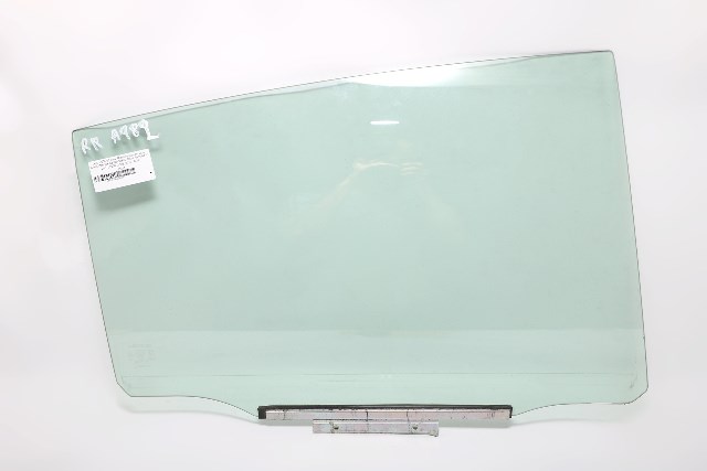 Скло заднє праве 6810330680 TOYOTA