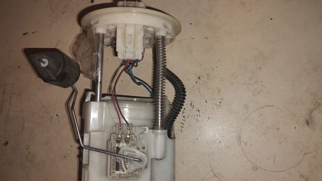 Датчик рівня палива в бензобаку 8332033100 TOYOTA