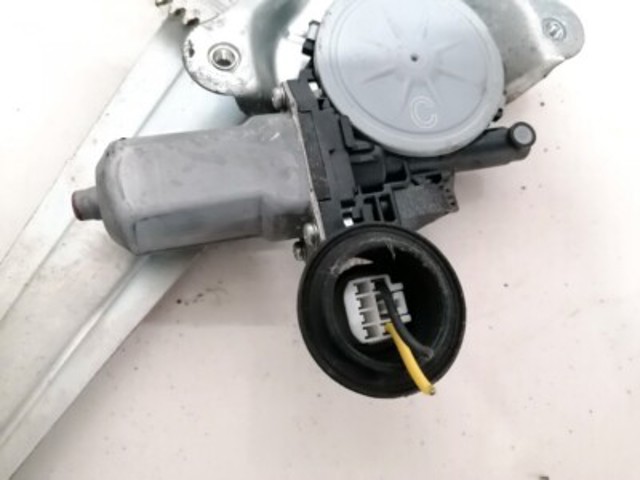 Двигун склопідіймача двері передньої, правої 8571035180 TOYOTA