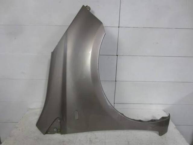 Переднє праве крило F31009U0M0 NISSAN