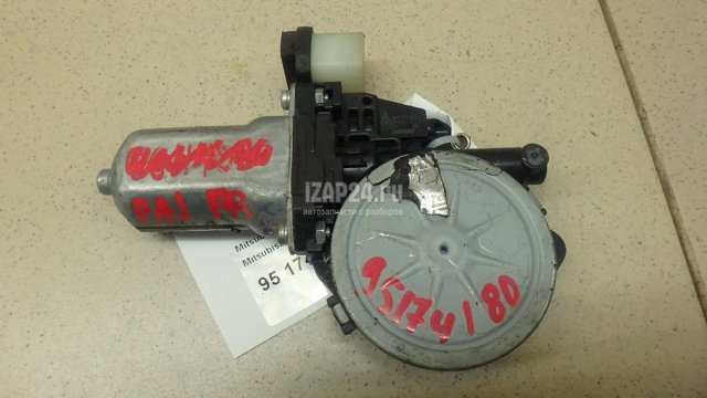 Моторчик склопідйомника двері задніх, правих MR989947 MITSUBISHI
