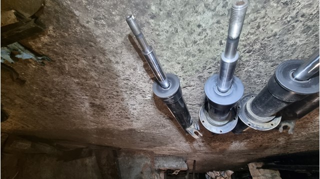 Стійка задня права 33526781928 BMW