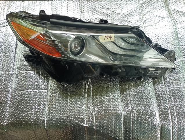 Фара основна права 8111006D80 TOYOTA