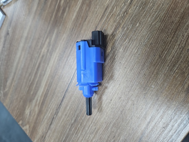 Датчик включення зчеплення 2532500Q0B NISSAN
