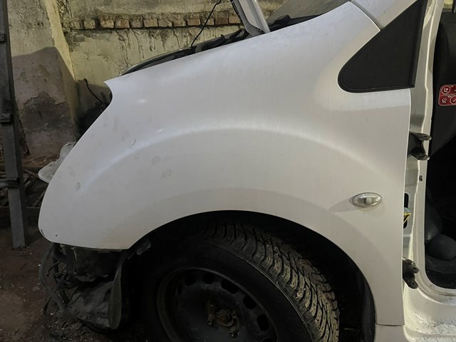 Ліве переднє крило 7840W2 PEUGEOT
