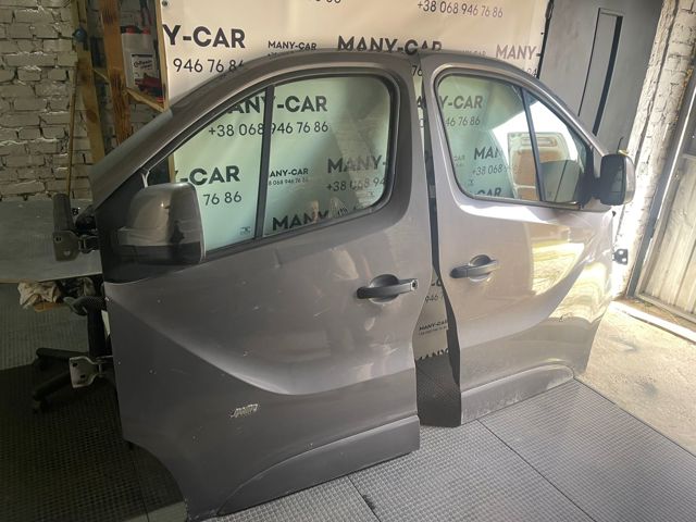 Пасажирські передні двері 801005445R RENAULT