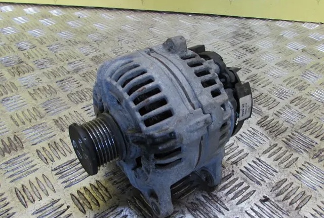 Генератор автомобільний 8200404459 RENAULT