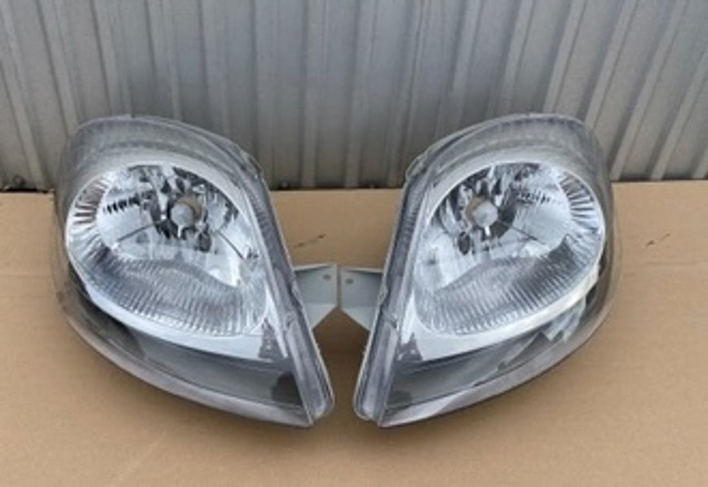 Фара передня права 8200701353 RENAULT