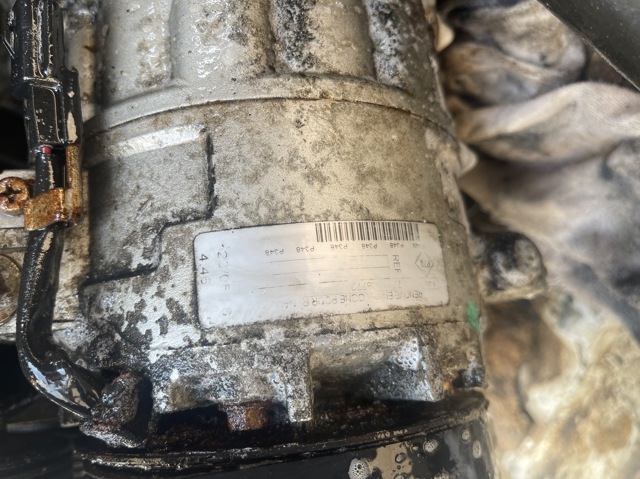 Компресор кліматичної установки 8200705022 RENAULT