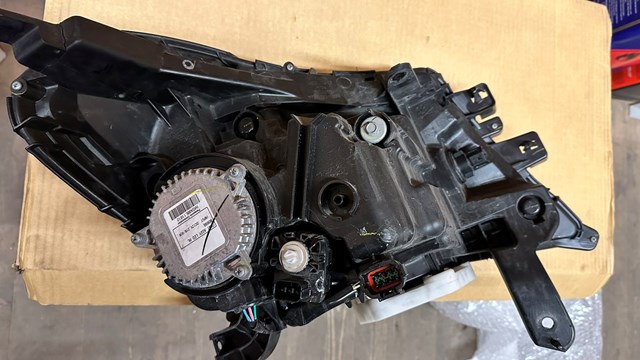 Фара ліва Nissan Navara D23, D23T
