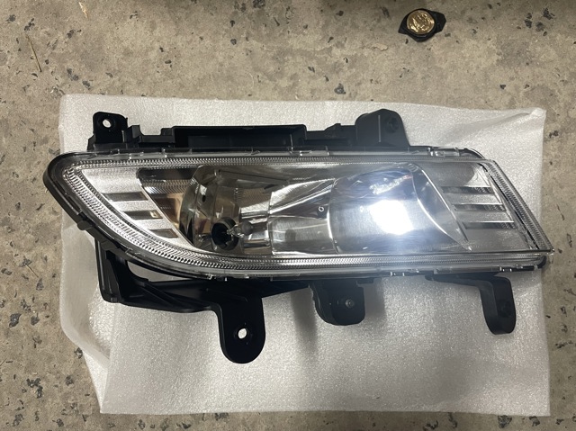Фара протитуманна, права 8320209051 SSANG YONG