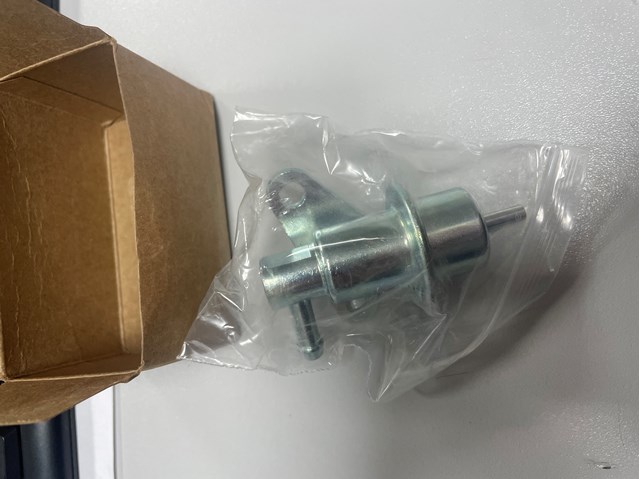 Регулятор тиску палива в паливній рейці MD306058 MITSUBISHI