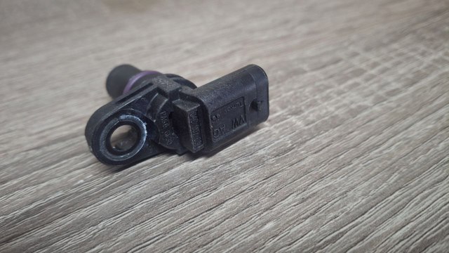 Датчик частоти обертання розподілвалу 04C907601 VAG