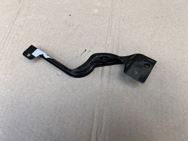 Кронштейн радіатора нижній 5164726632408 BMW