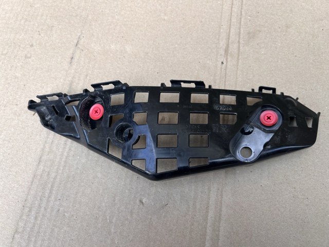 Праве кріплення переднього бампера 521450E100 TOYOTA