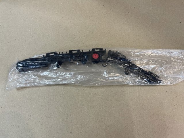Кронштейн бампера заднього, лівий 521560R070 TOYOTA