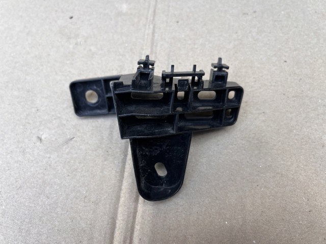 Кронштейн бампера заднього, правий 525620E030 TOYOTA