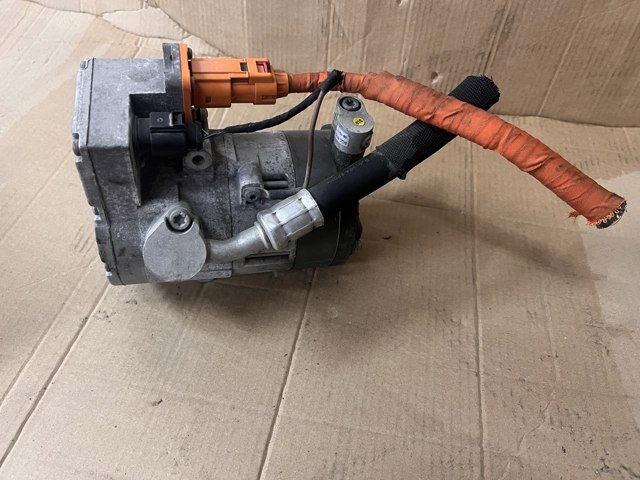Компресор кондиціонера 5QE816803C VAG