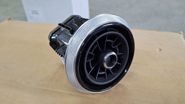 Решітка повітроводу 81A820901B VAG