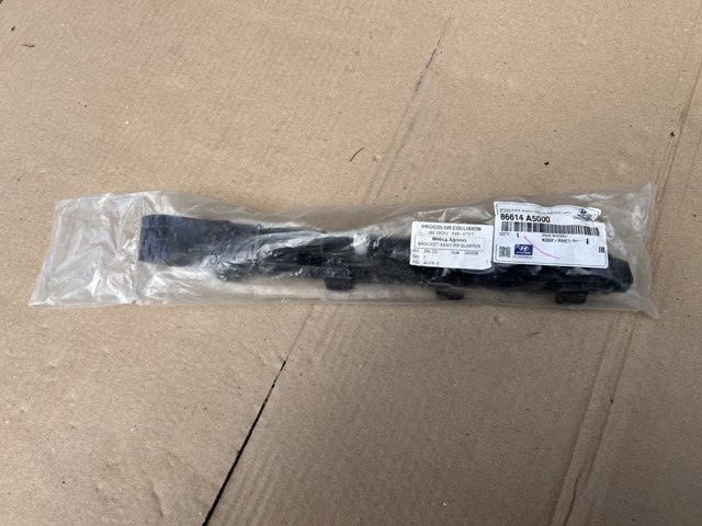 Кронштейн бампера заднього, правий 86614A5000 HYUNDAI
