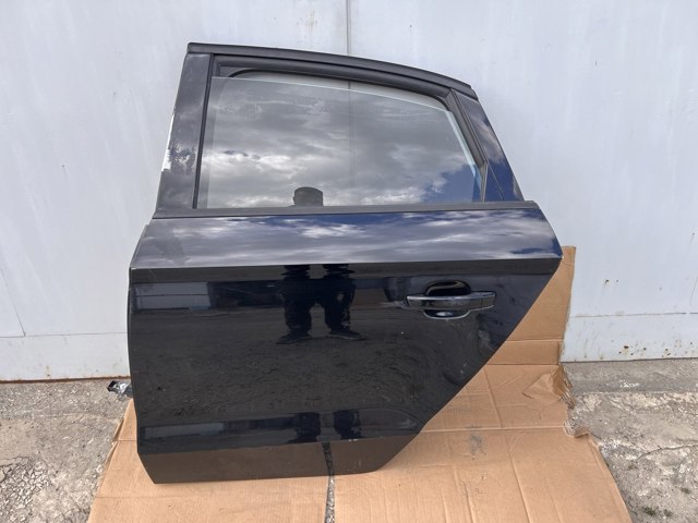 Двері задні 8V5833051A VAG