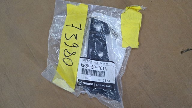 Накладка решітки радіатора права KB8A50101A MAZDA
