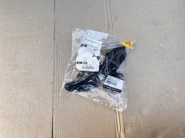 Кріплення бампера KB8A50C22 MAZDA
