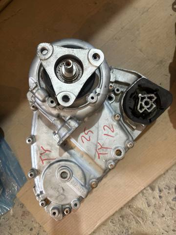 Роздавальна коробка 27107619178 BMW