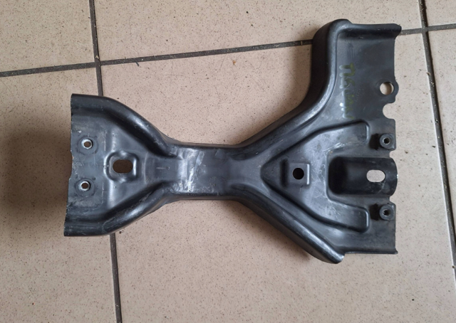 Кронштейн замку капоту 5N0805567E VAG