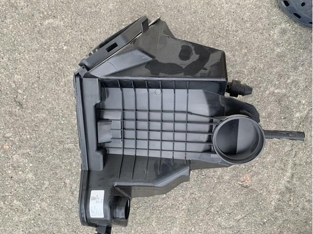 Корпус повітряного фільтра 8K0133837E VAG